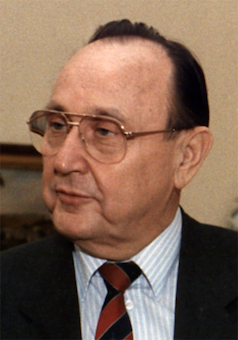 West German Foreign Minister Hans-Dietrich Genscher in the Oval Office, 21 November 1989.