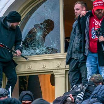 man brakes window of U.S. Capitol