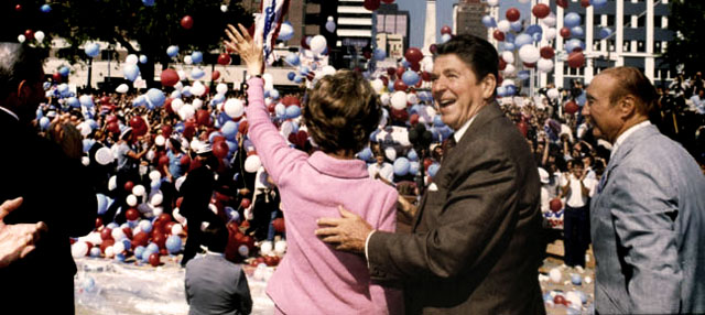 Ronald Reagan and Nancy Reagan waving