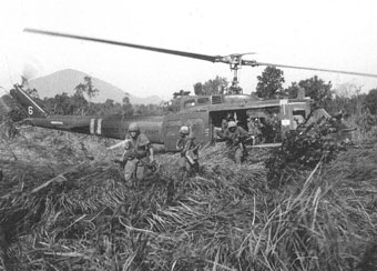 US infantry leaving helicopter in Vietnam jungle