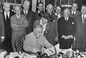 FDR signs the GI Bill