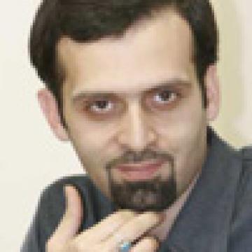 Roozbeh Mirebrahimi headshot