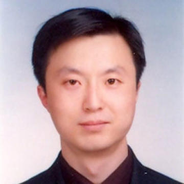 Xin Qiang headshot