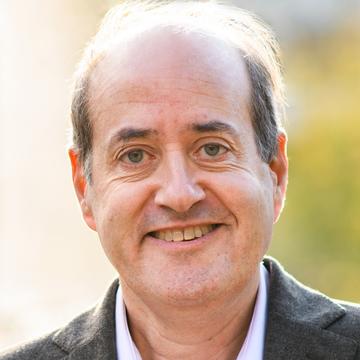 Carles Boix headshot